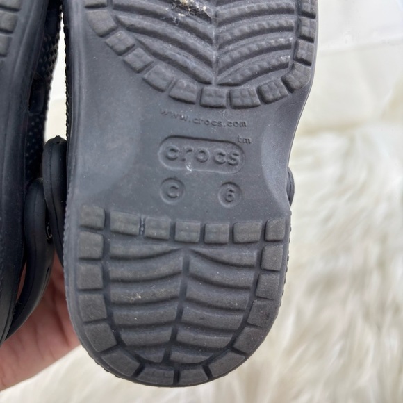 CROCS Black and White Water Shoes with Daisy Accents - Picture 9 of 9